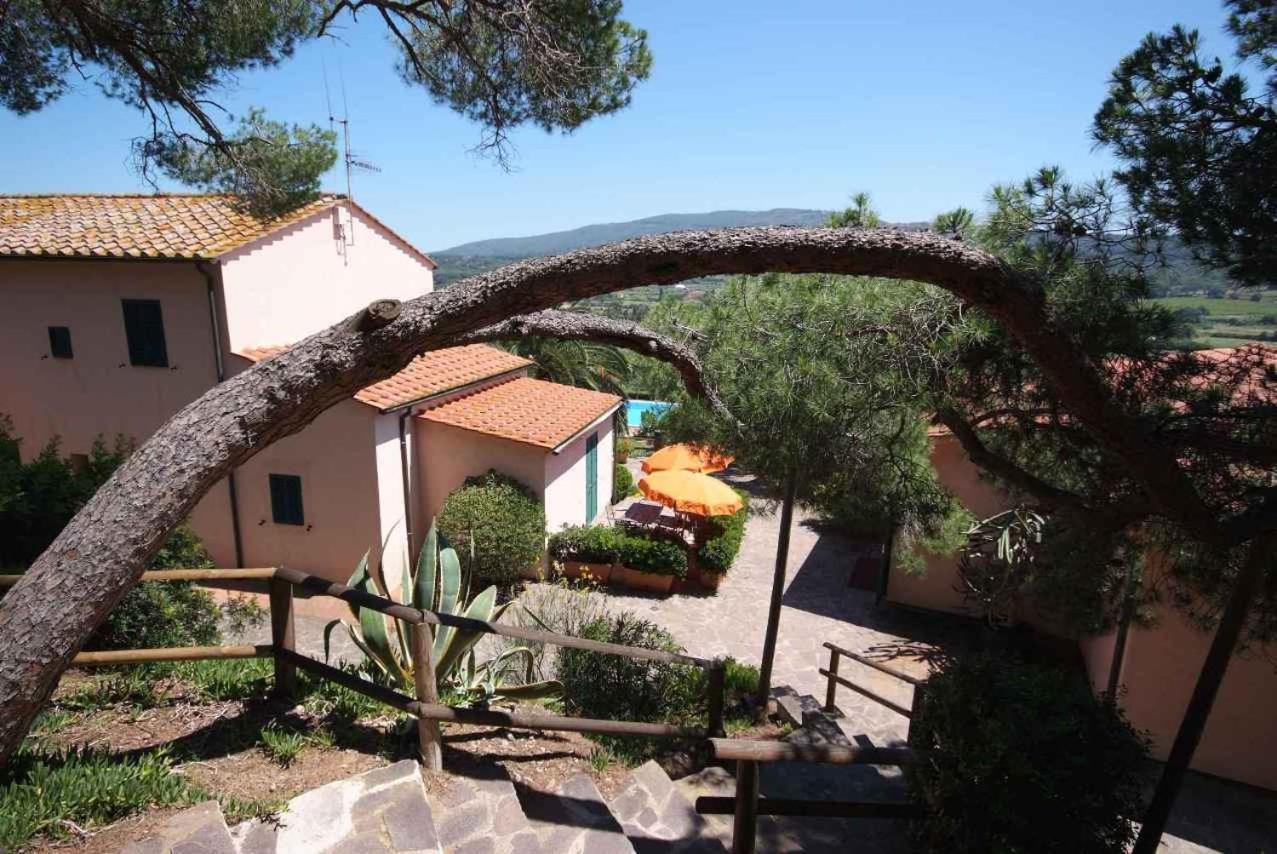 Residence Della Luna Порт-Аццурро Экстерьер фото