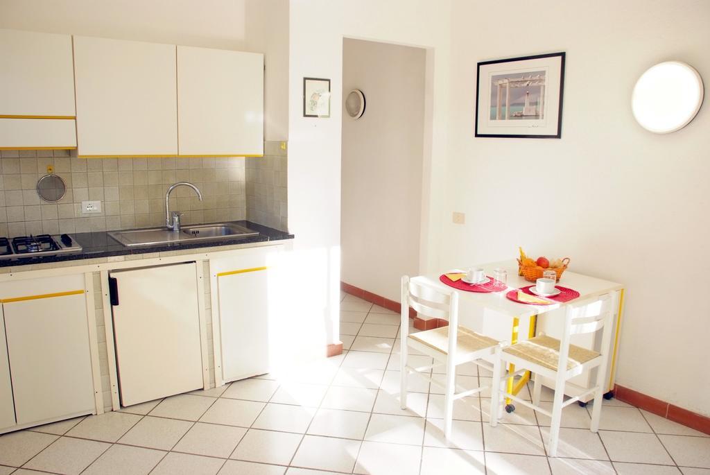 Residence Della Luna Порт-Аццурро Экстерьер фото