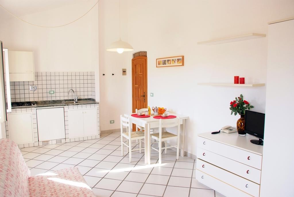 Residence Della Luna Порт-Аццурро Экстерьер фото