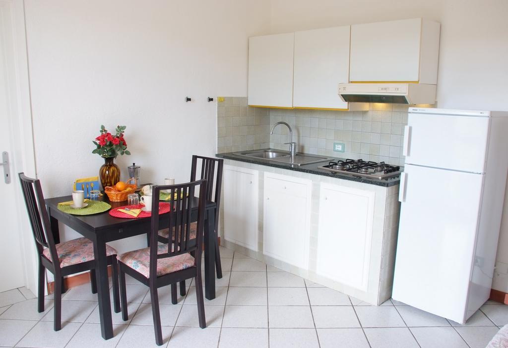 Residence Della Luna Порт-Аццурро Экстерьер фото